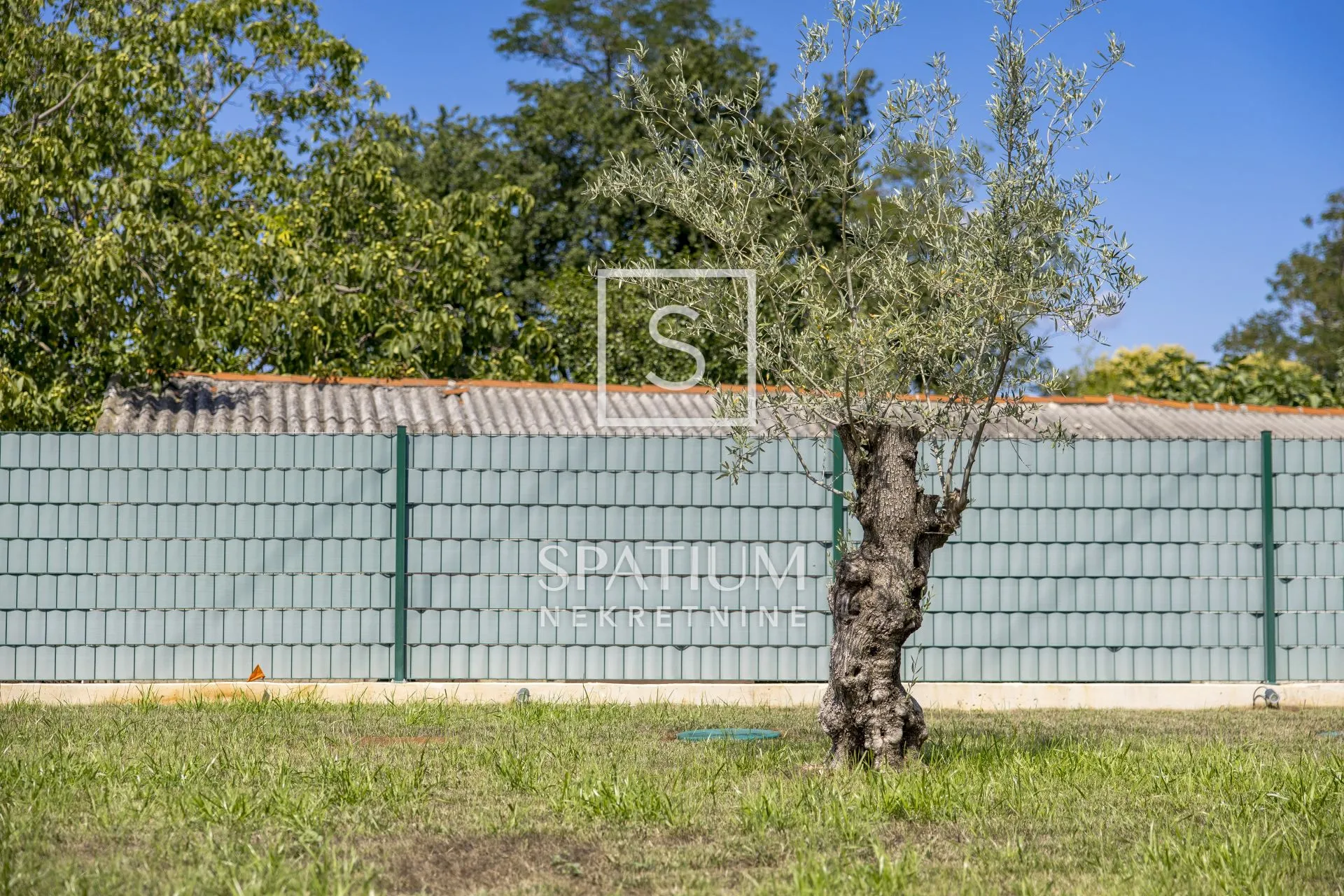 tinjan, moderna novogradnja s bazenom u mirnom okruženju - slika 25