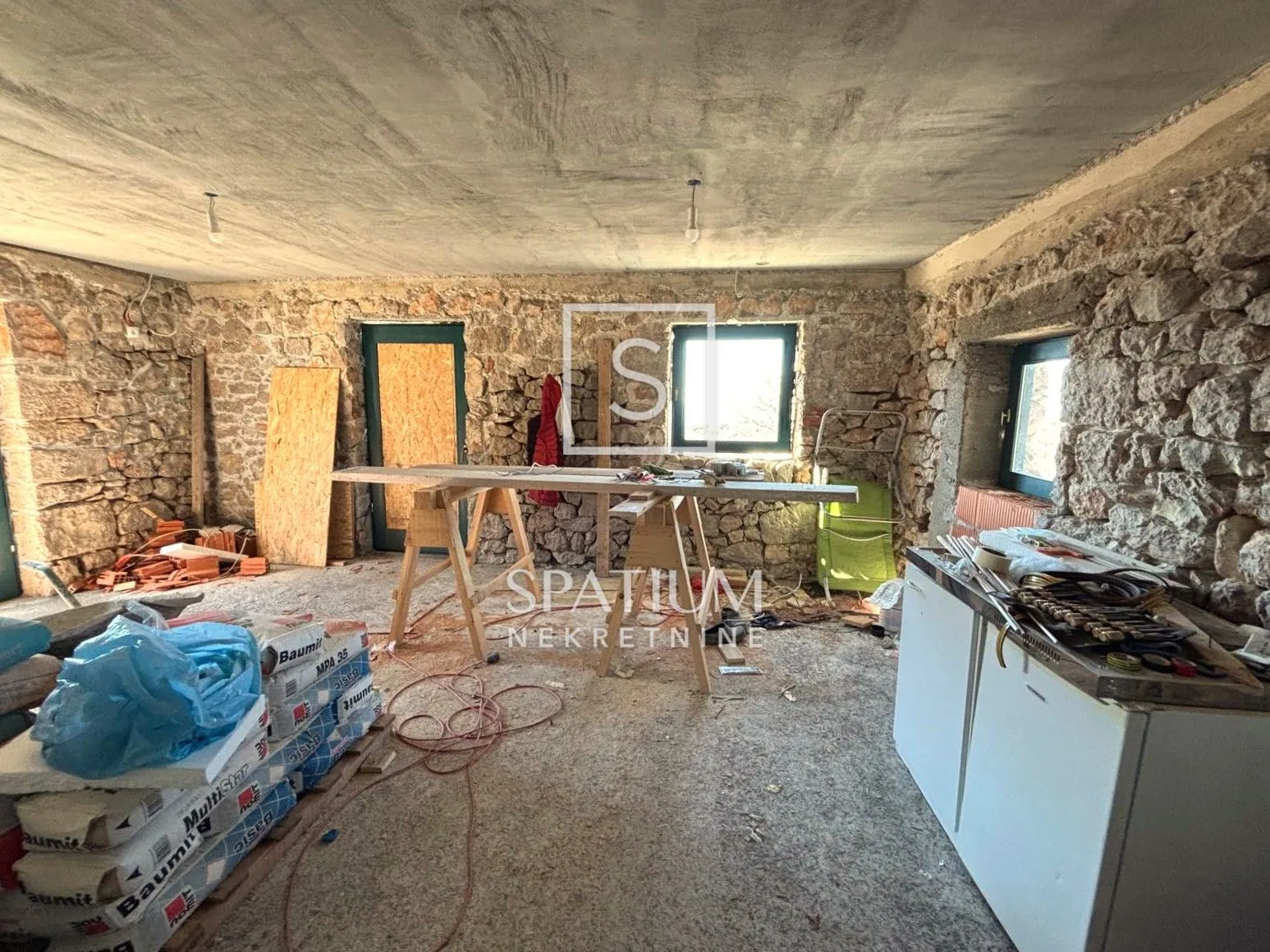 senj, jablanac, kamena kuća u fazi renovacije - slika 11