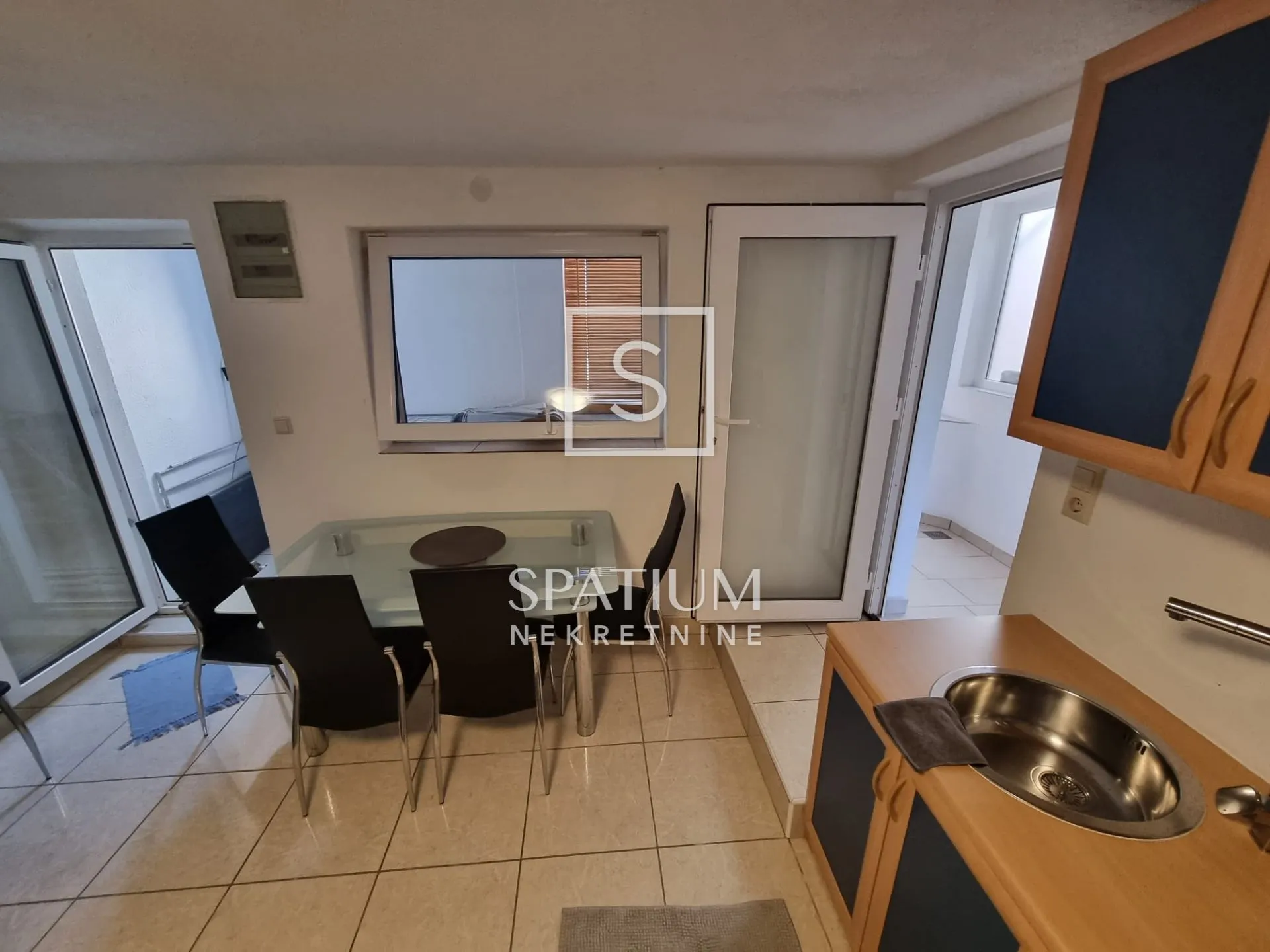 crikvenica, kuća s dva apartmana na odličnoj lokaciji - slika 2