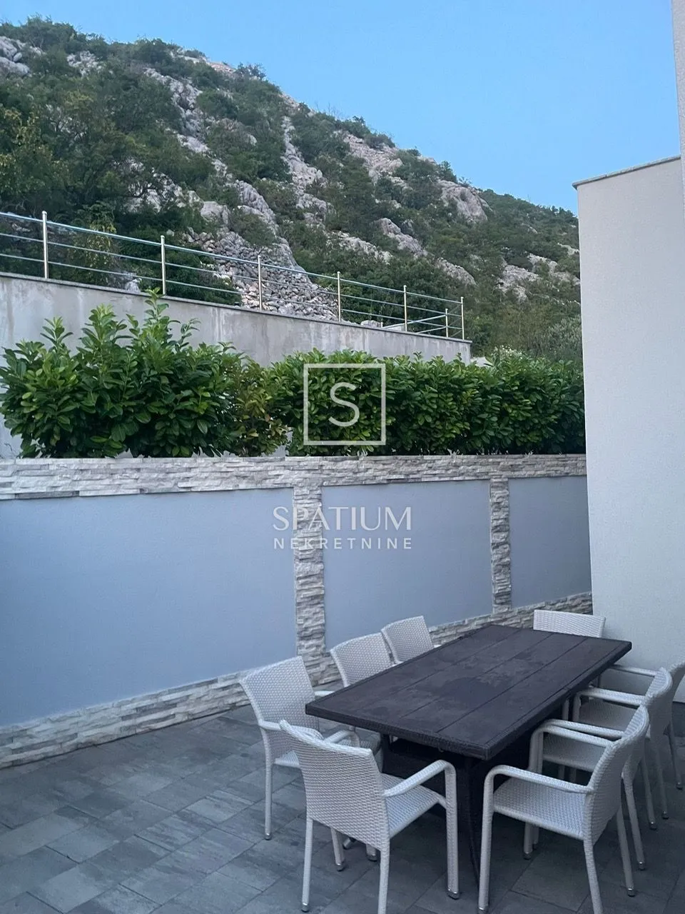 lukovo, kuća sa 4 apartmana i bazenom - slika 7