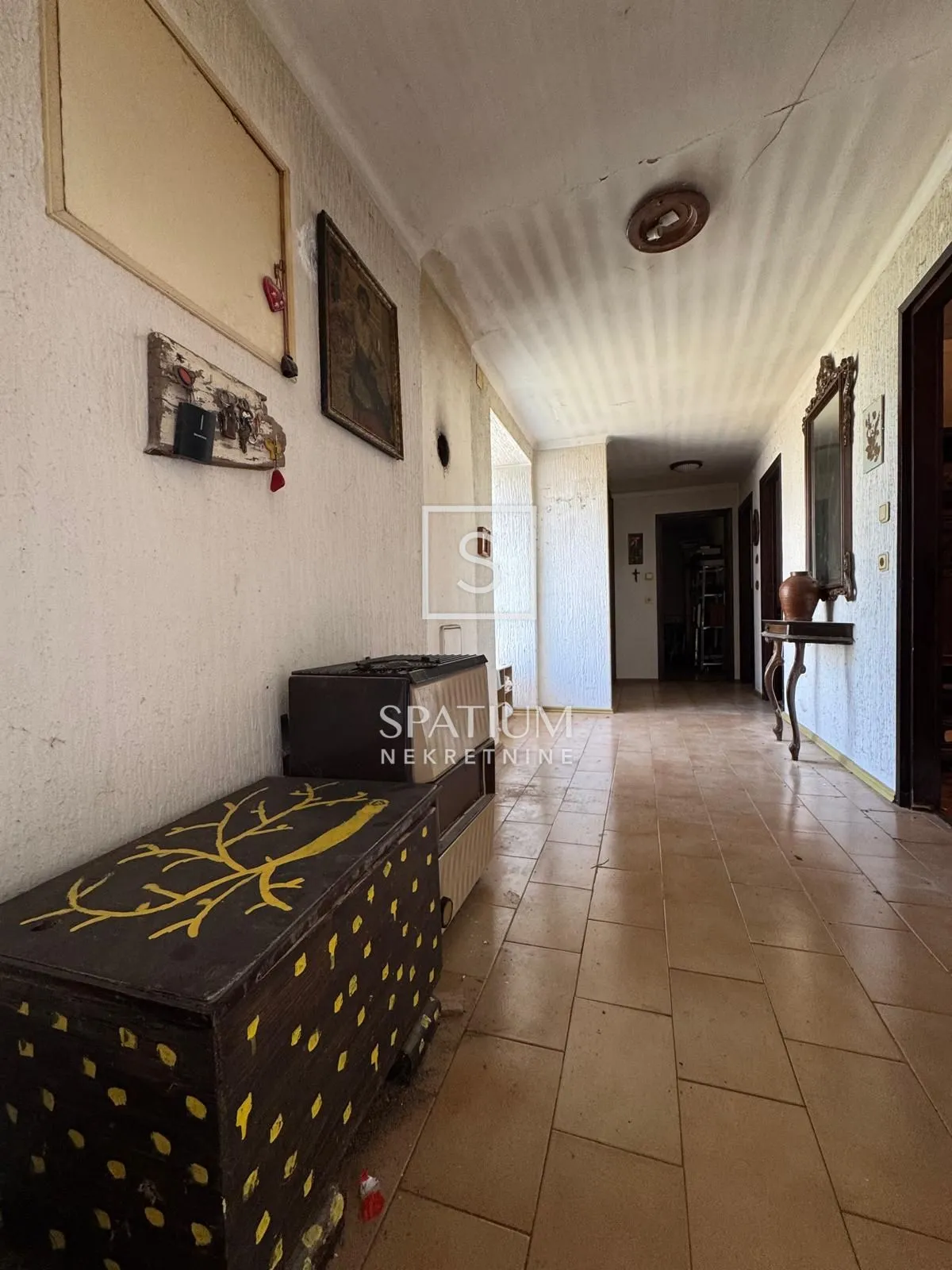 kastav, kuća s dva stana i velikom okućnicom - slika 5