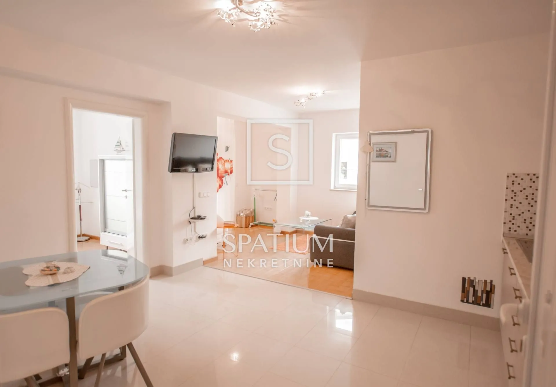 poreč, vila s 10 apartmana, bazen, 500 m od mora - slika 3