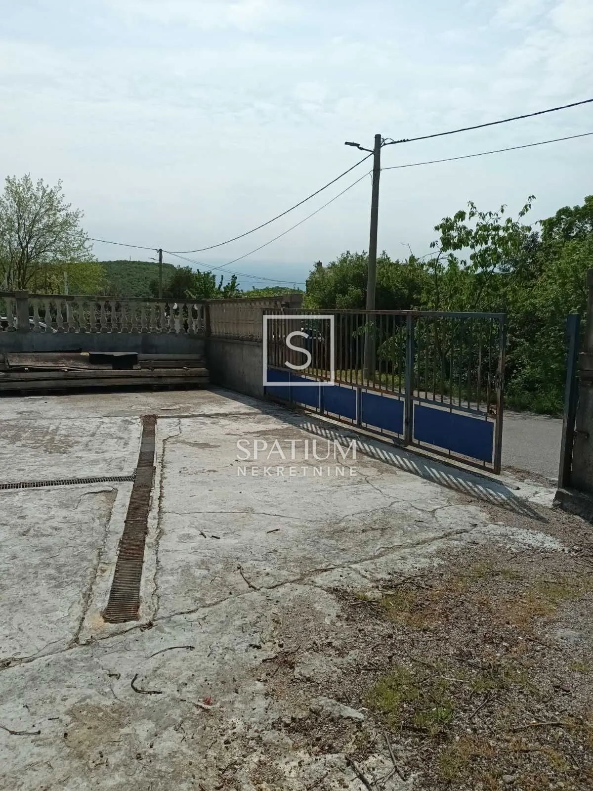 grižane, garaža s velikom okućnicom - slika 9