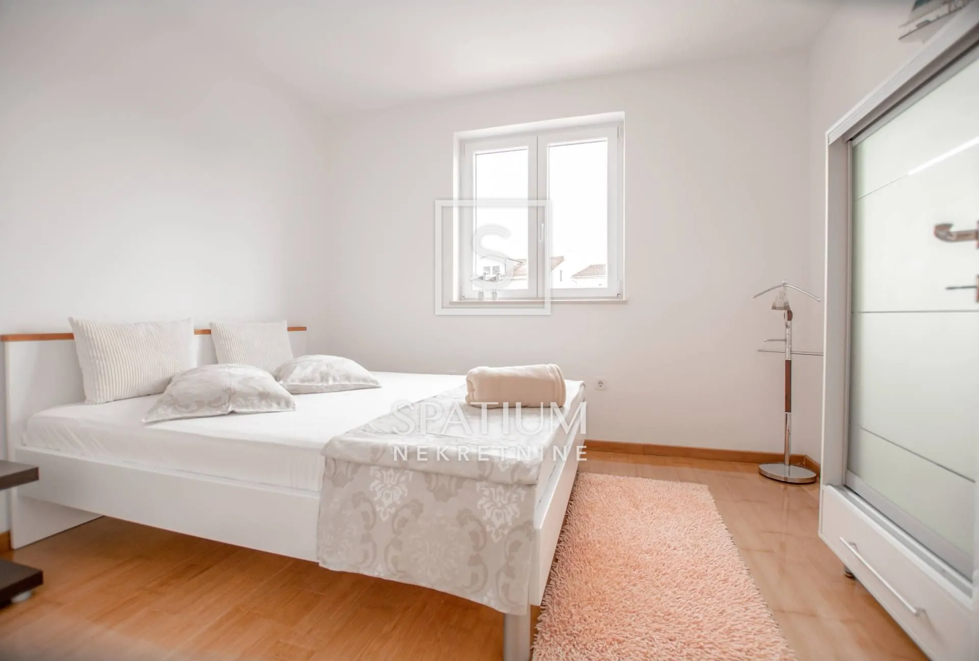 poreč, vila s 10 apartmana, bazen, 500 m od mora - slika 15
