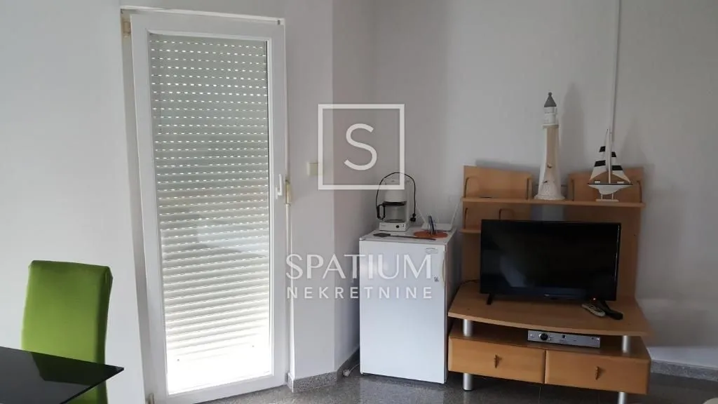 novi vinodolski, dvojna kuća s pet apartmana - slika 8