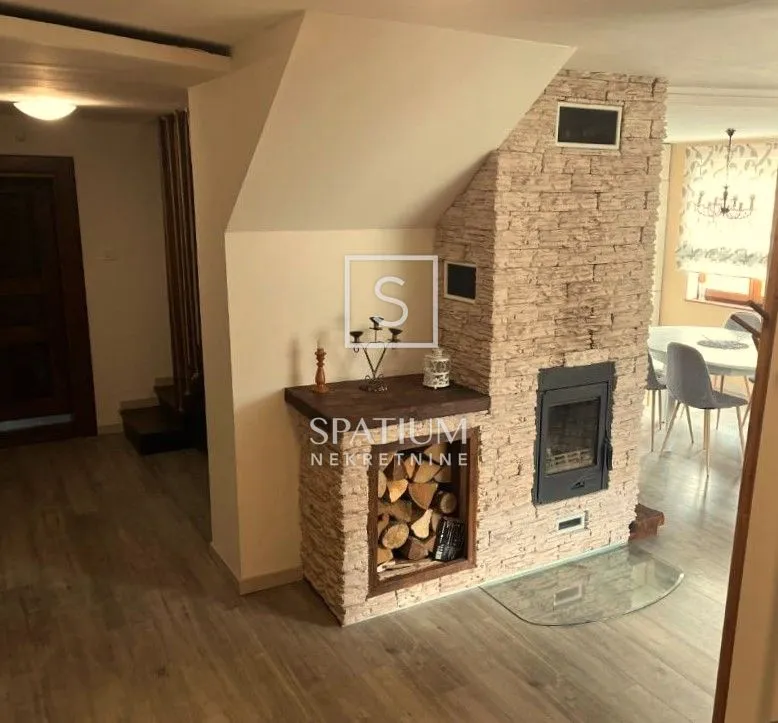 VRBOVSKO, ADAPTIRANA KUĆA ZA ODMOR S OKUĆNICOM 7500 m2 - Komlenići, Vrbovsko
