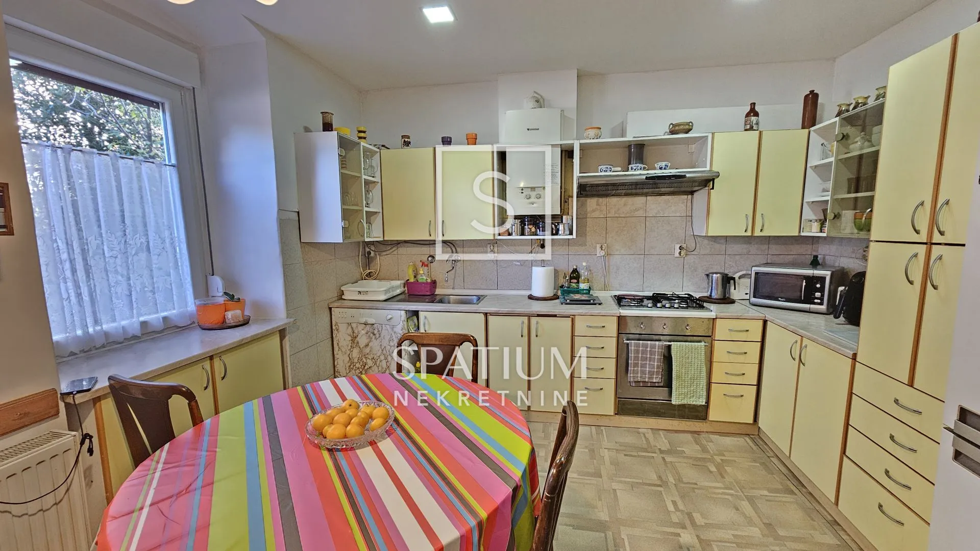 BELVEDER, ČETVEROSOBAN STAN S 150m2 OKUĆNICE NA KORIŠTENJE - Rijeka