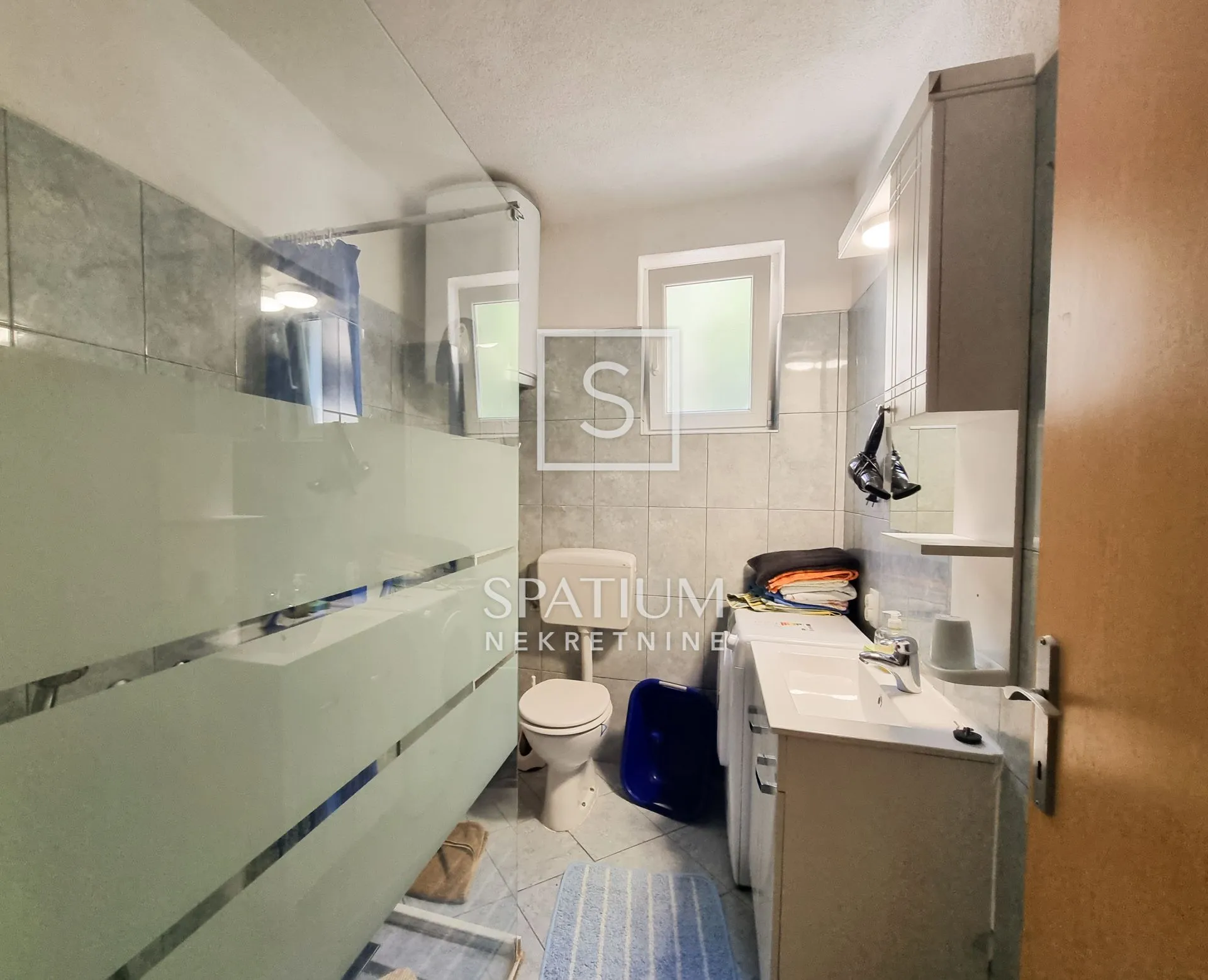 novi vinodolski, apartmanska kuća 50 metara od mora - slika 10