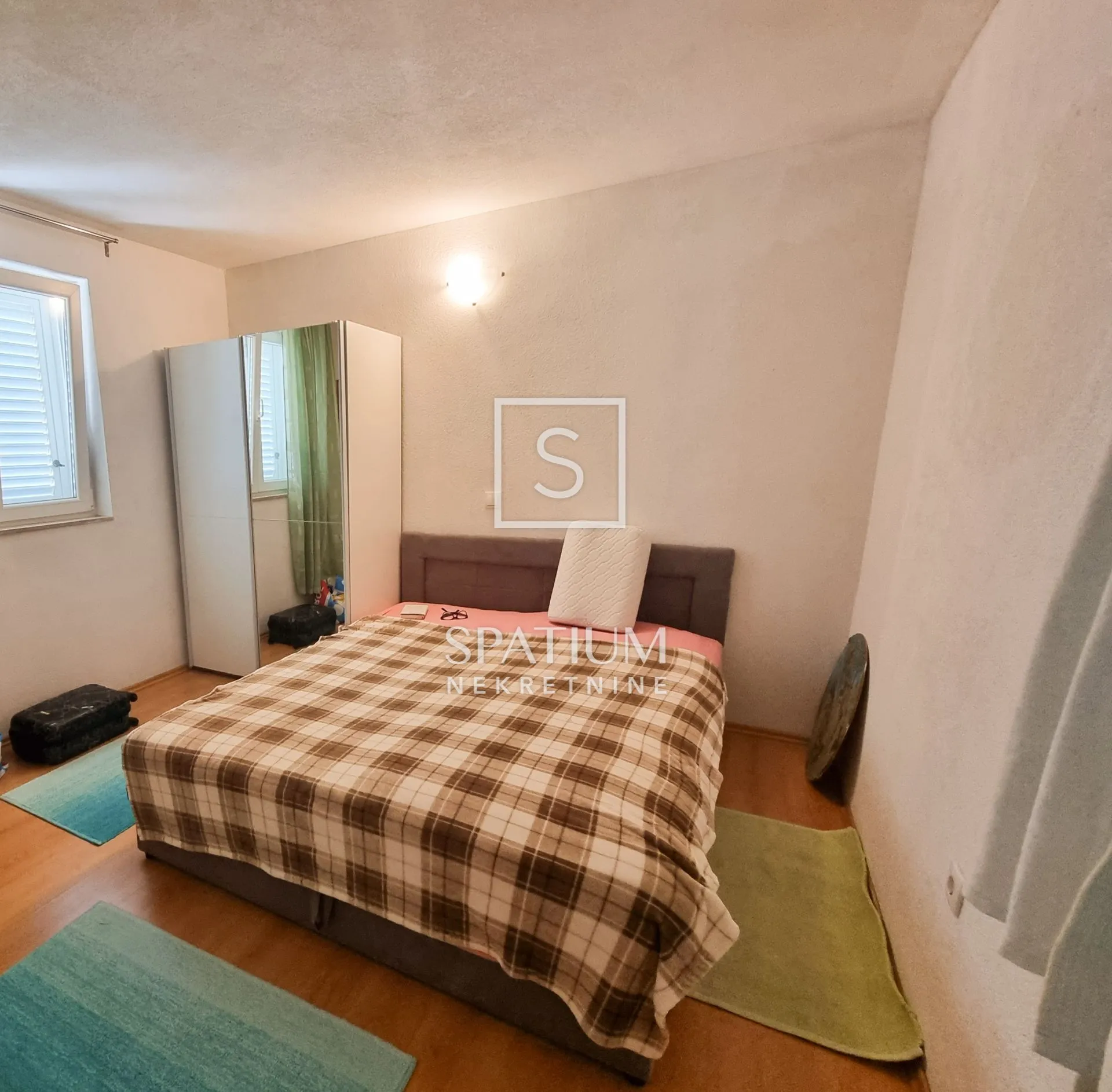 novi vinodolski, apartmanska kuća 50 metara od mora - slika 8