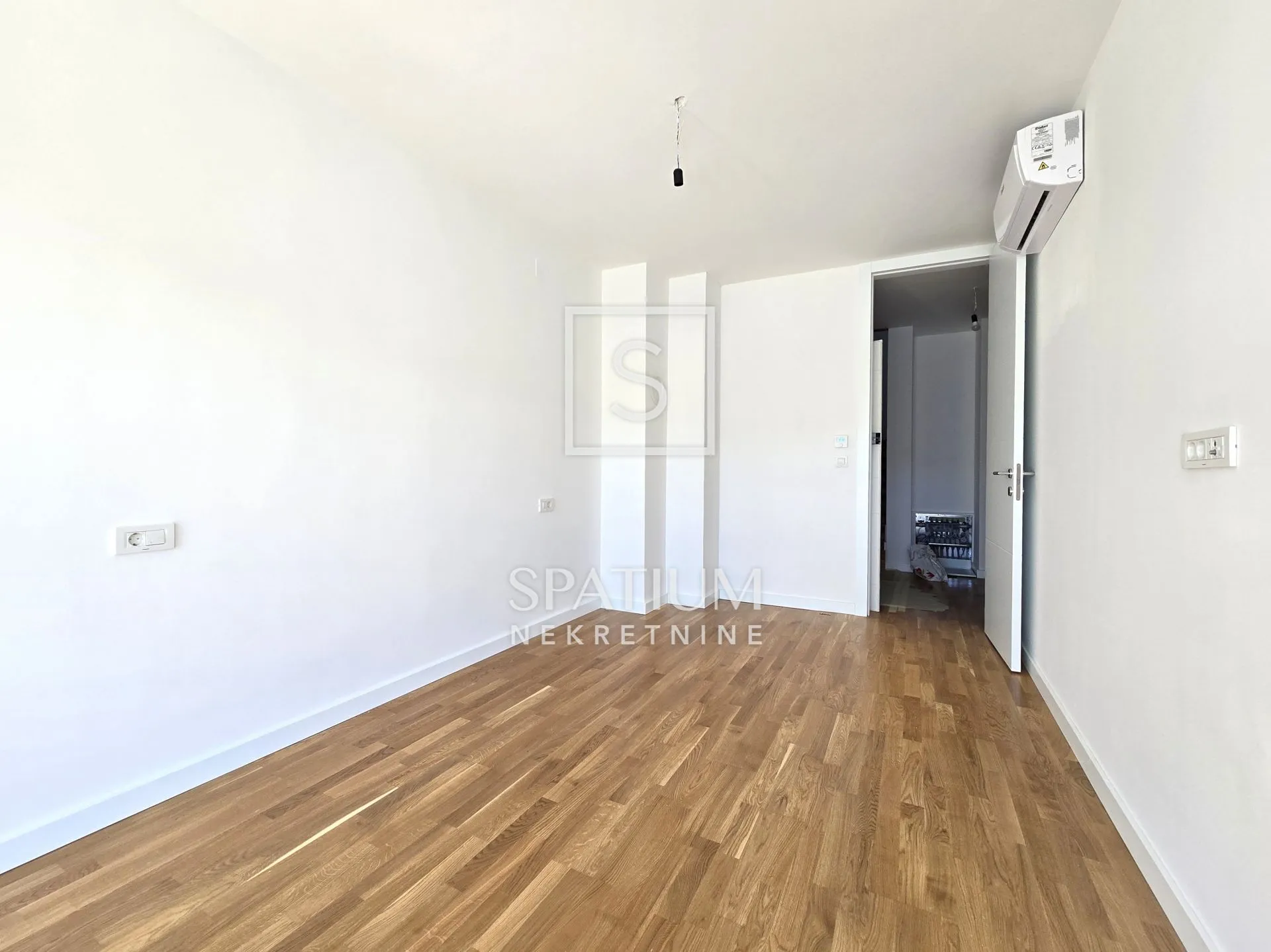 otok krk, grad krk, luksuzni dvoetažni apartman s bazenom - slika 8