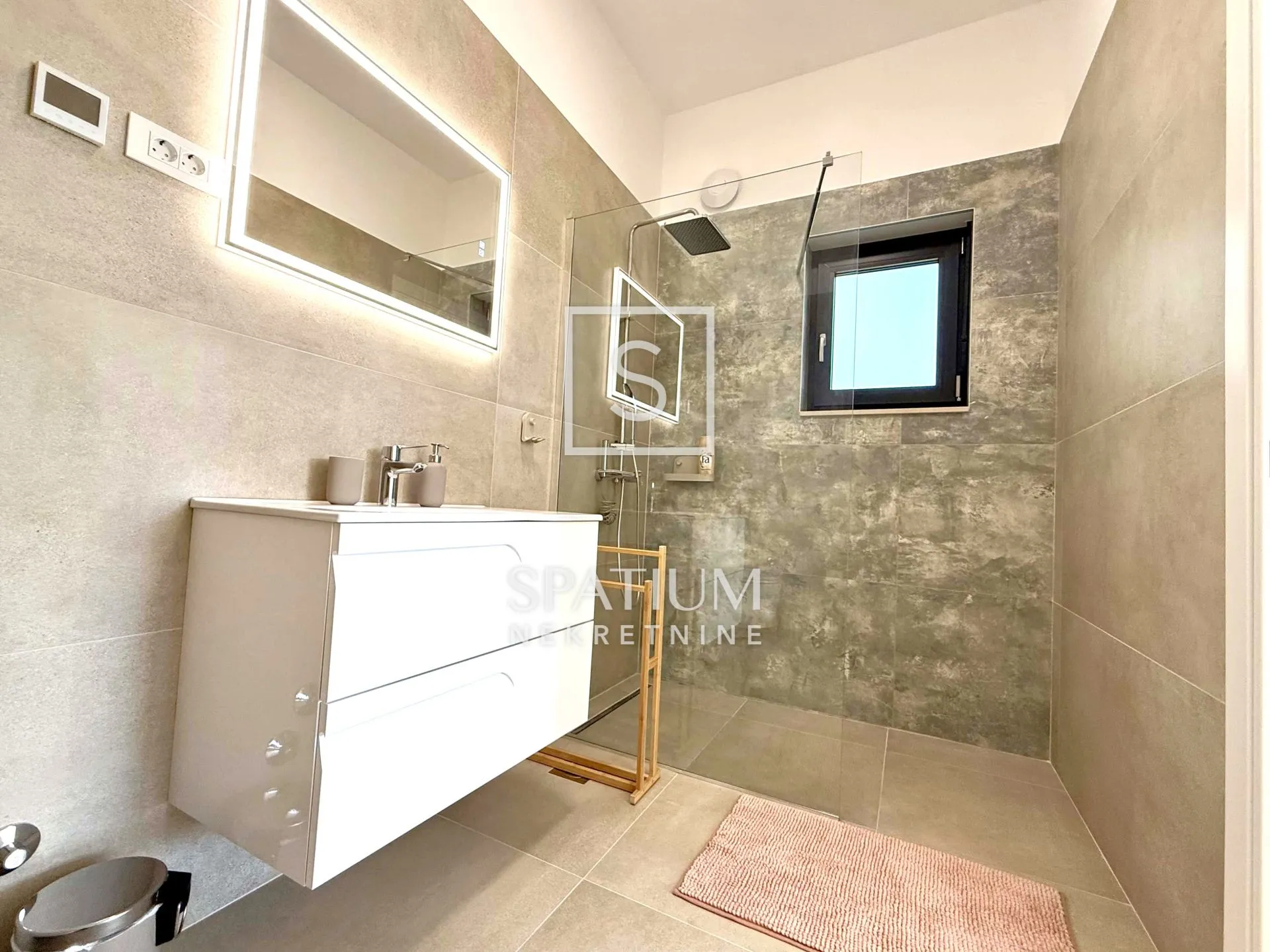 labin, samostojeća novogradnja s bazenom - slika 25