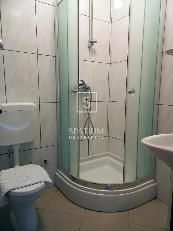 novi vinodolski, kuća s apartmanima u centru - slika 6