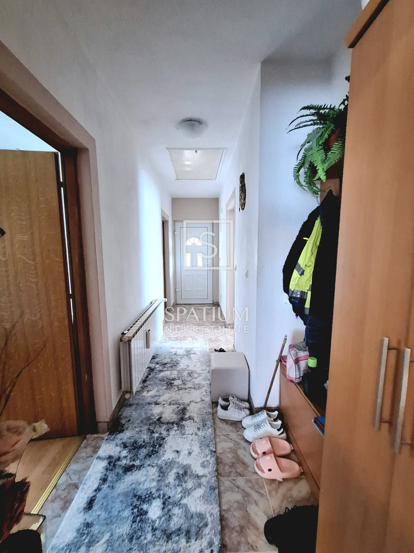 kastav, brnčići, kuća s dva stana i velikom okućnicom - slika 9