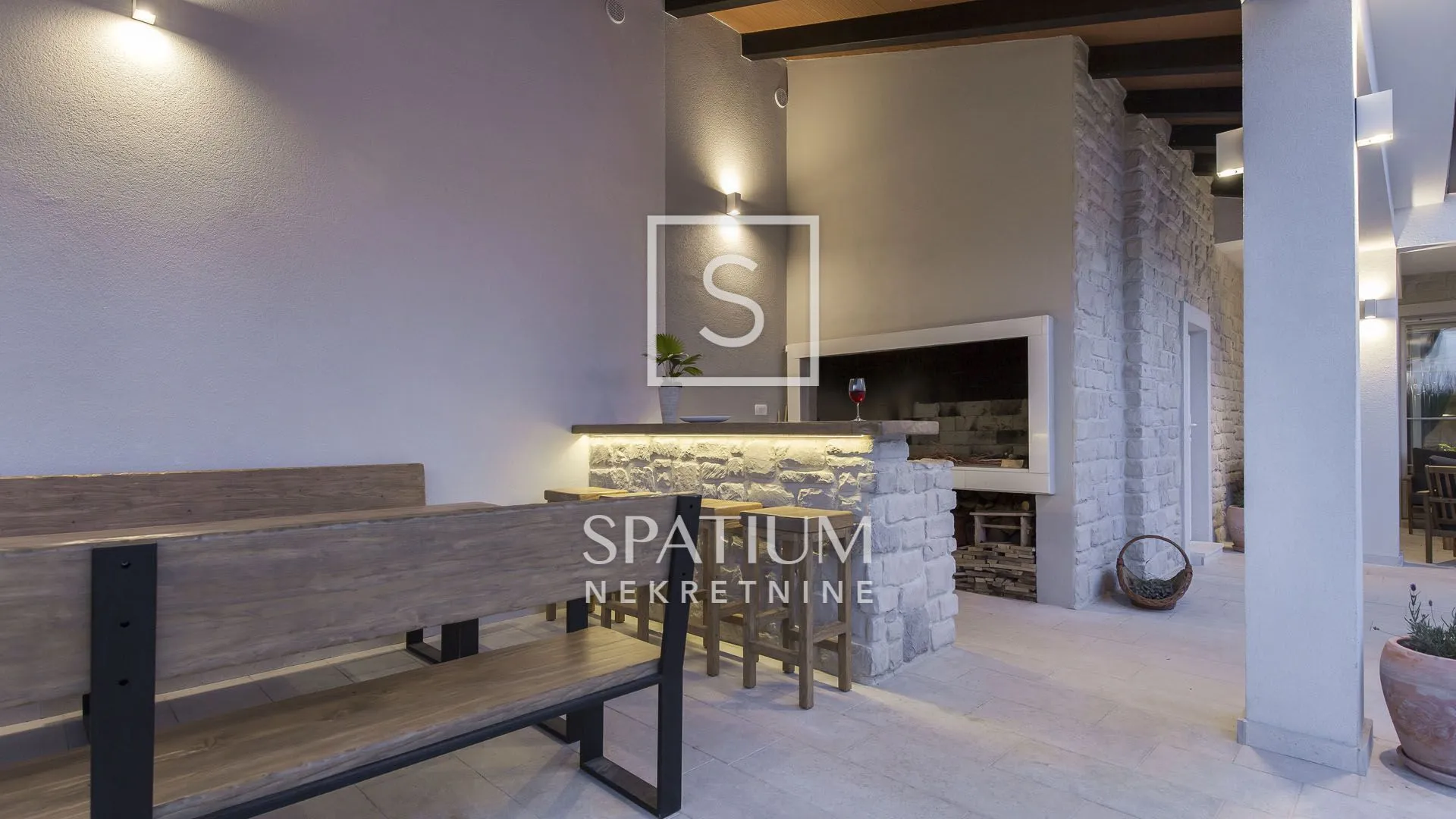 labin, luksuzna vila s wellnessom i pogledom na more - slika 17