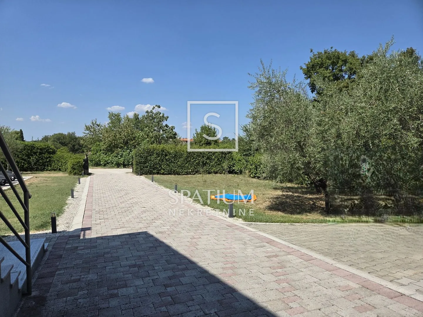 labin, kuća s bazenom, konobom i garažom - slika 12