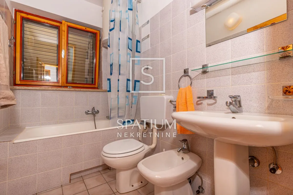crikvenica, dvije apartmanske kuće i maslinik - slika 11