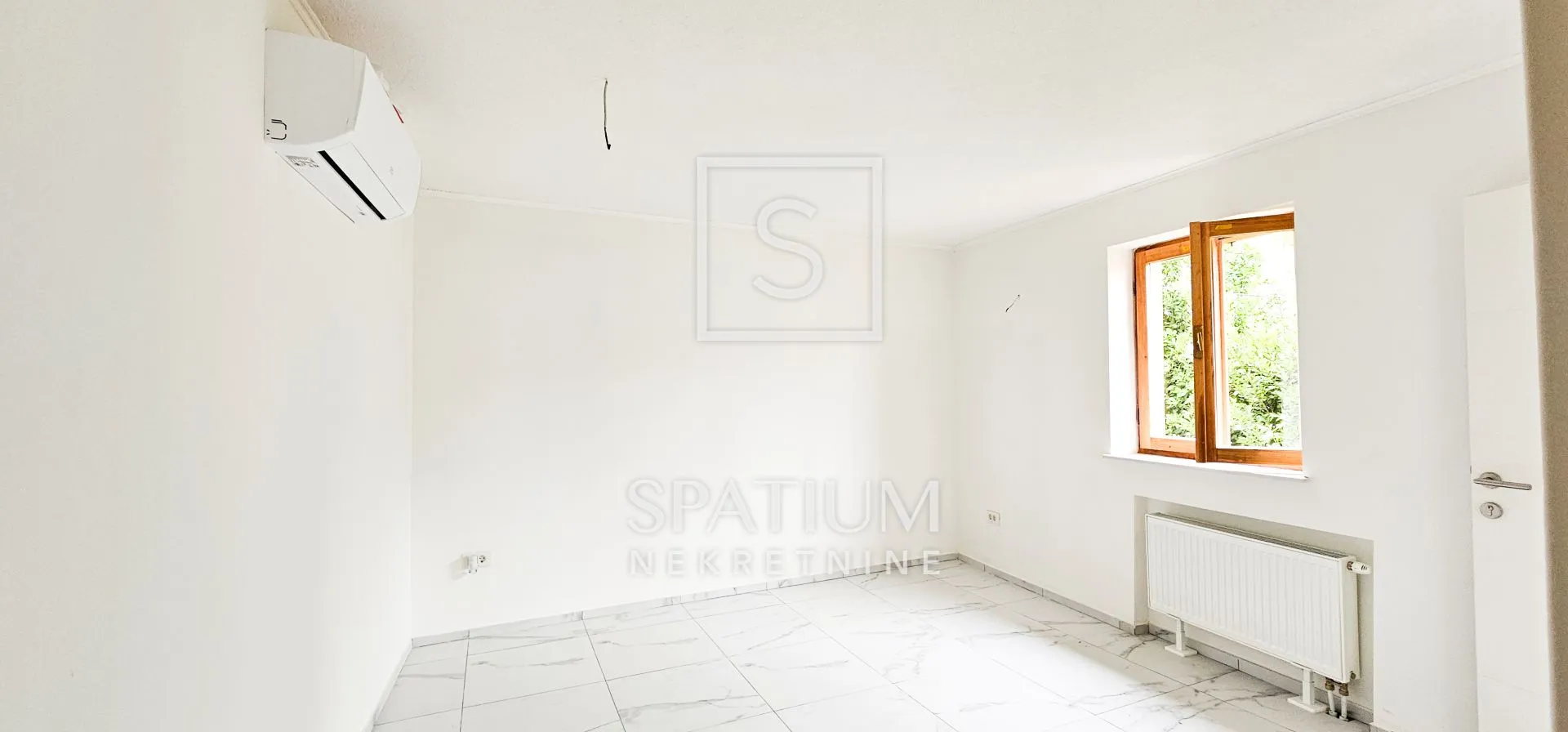 Novi Vinodolski, Novogradnja S Tri Apartmana U Centru