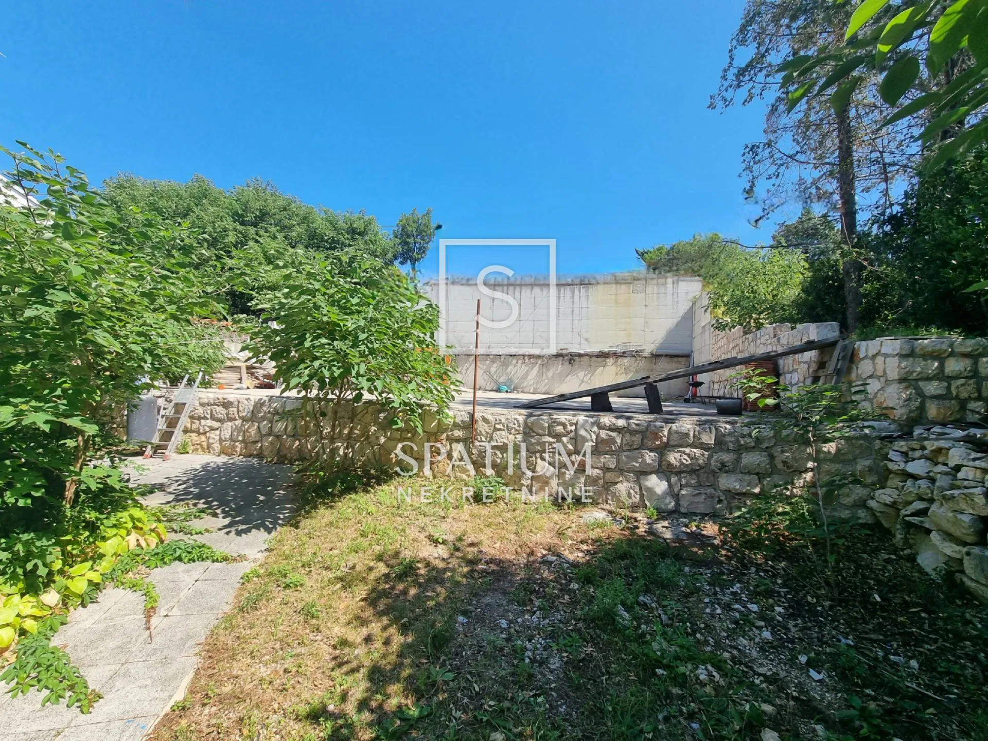 novi vinodolski, kuća i teren 50 metara od mora - slika 2