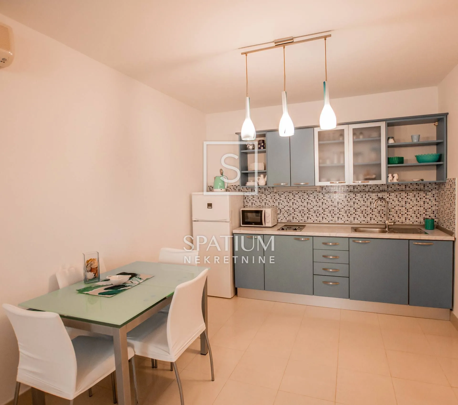 poreč, vila s 10 apartmana, bazen, 500 m od mora - slika 17