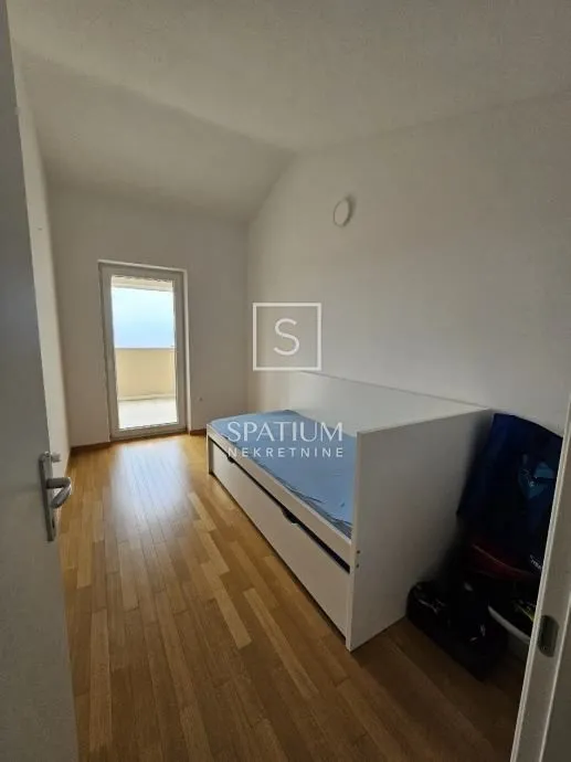 malinska, dvoetažni stan s parkingom i pogledom na more - slika 11