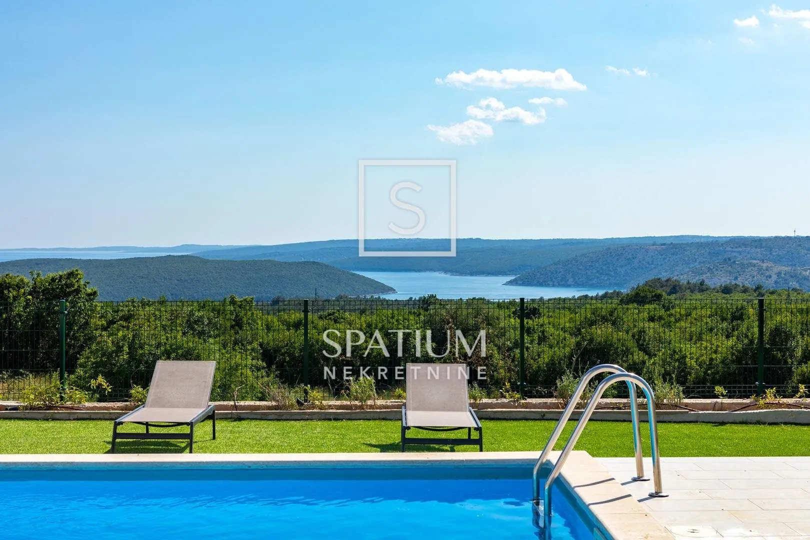 labin, okolica, kuća s bazenom i panoramskim pogledom - slika 17