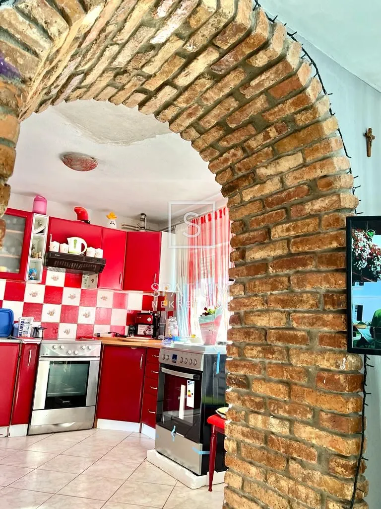 zvoneća, kuća na dvije etaže s okućnicom - slika 4