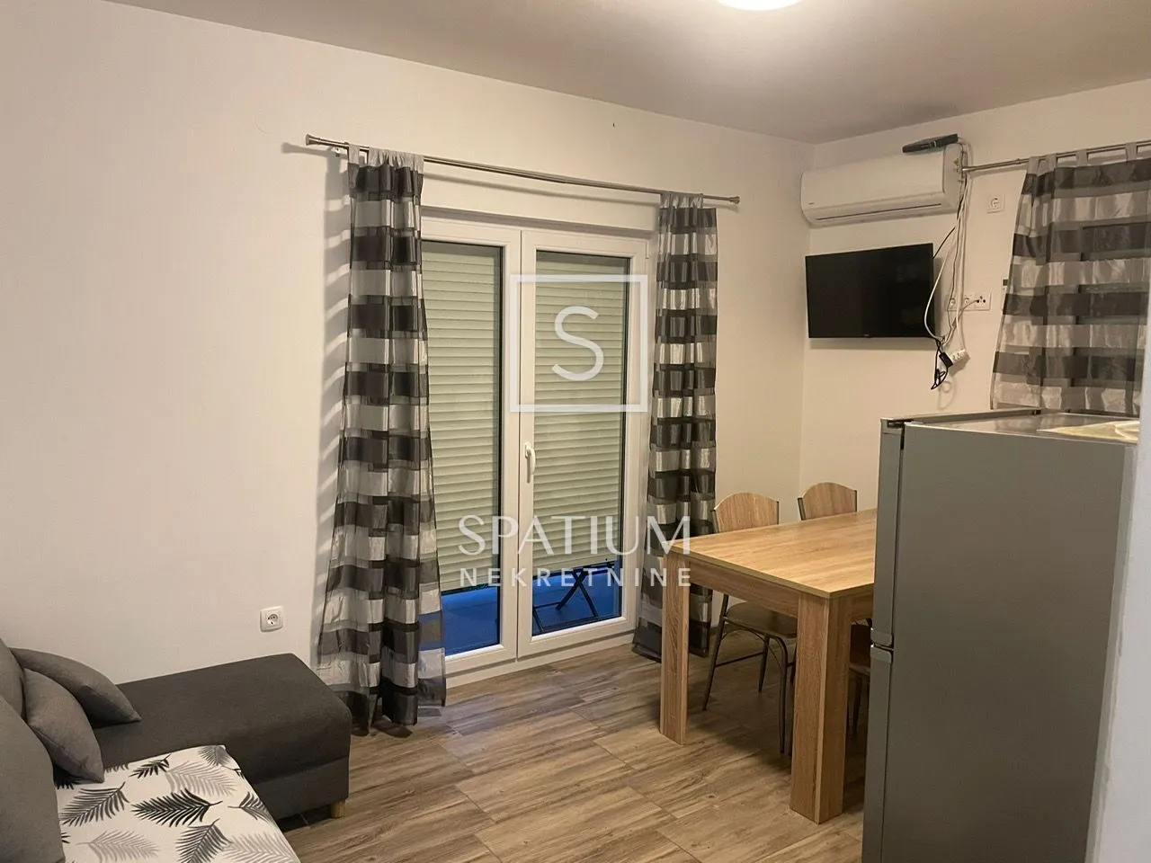 lukovo, kuća sa 4 apartmana i bazenom - slika 4