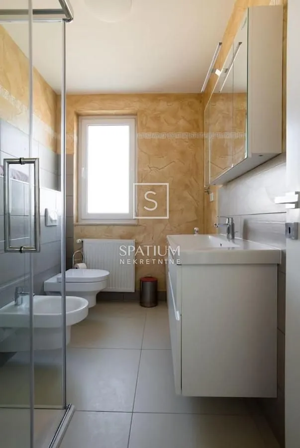poreč, kaštelir, vila s bazenom i pogledom na more - slika 11
