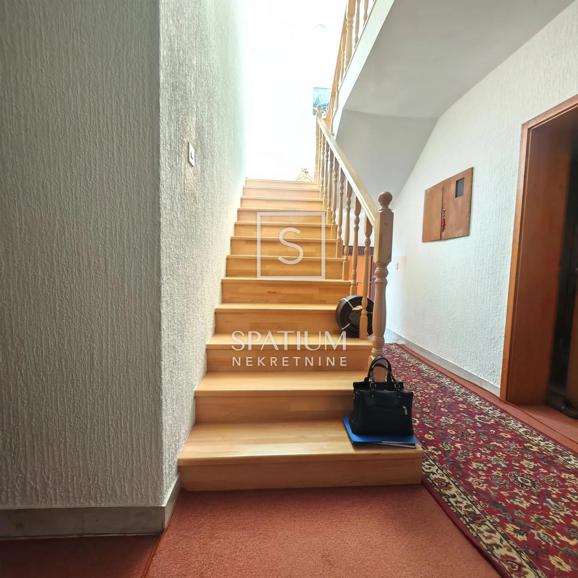 osijek, kuća s tri stana i poslovnim prostorom - slika 4