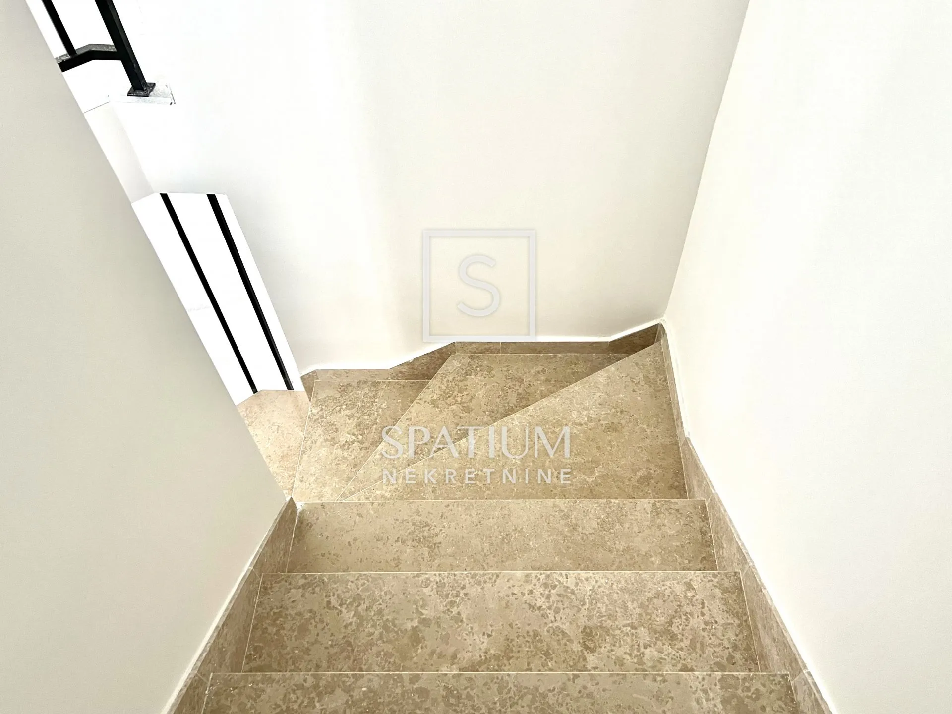 valbandon, stan sa galerijom 138 m2 - slika 8