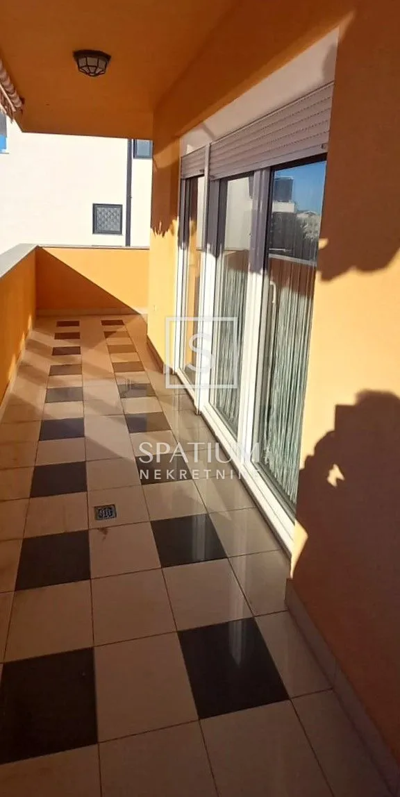 pag, novalja, tri apartmana s firmom - slika 15