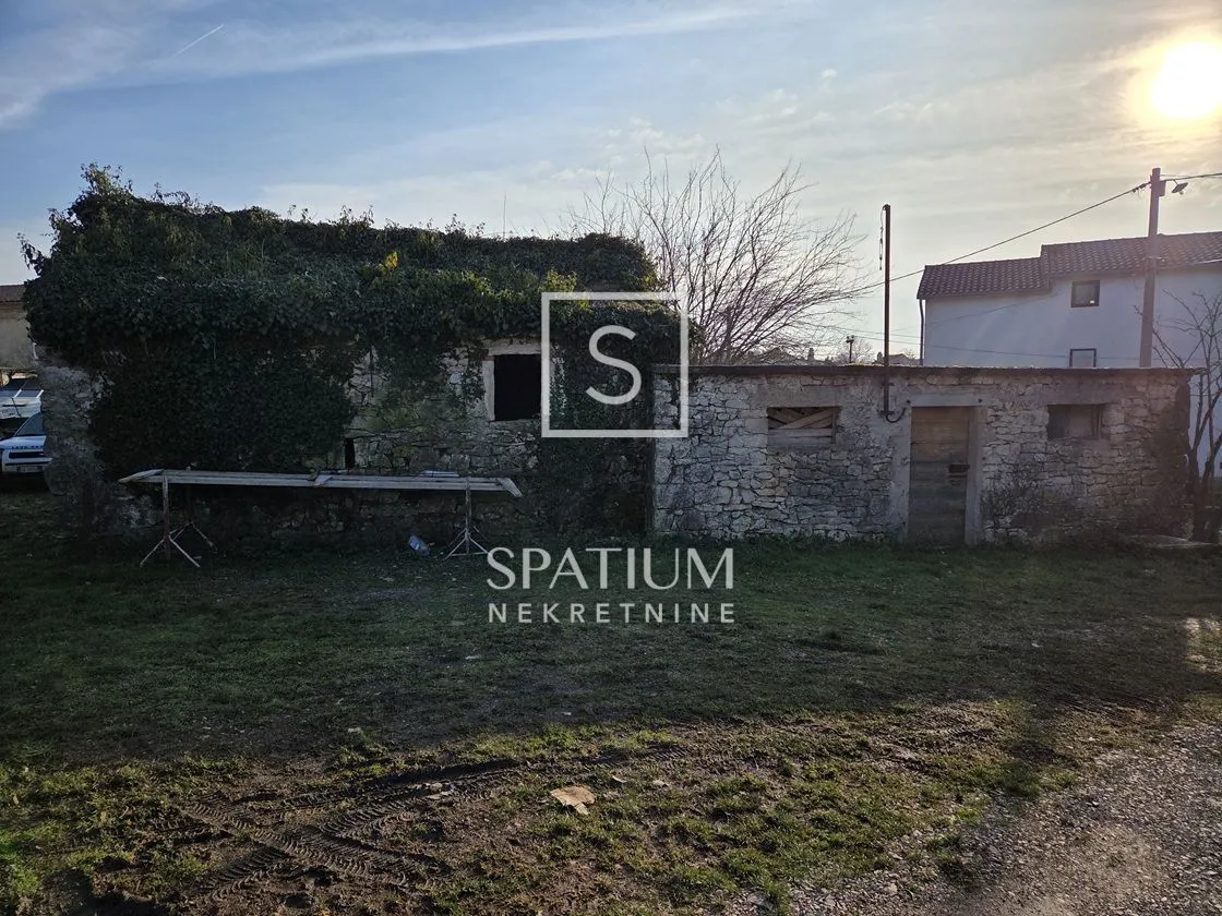 labin, okolica, dvije zgrade za renovaciju - slika 5