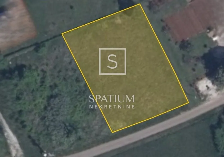 motovun, građevinsko zemljište 820 m² s pogledom na motovun - slika 2