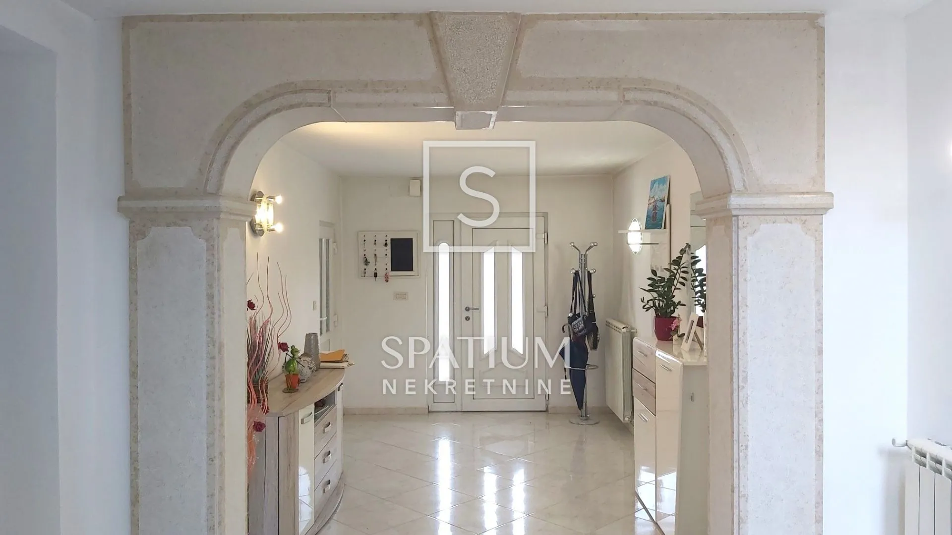 labin, obiteljska kuća s velikom okućnicom - slika 6