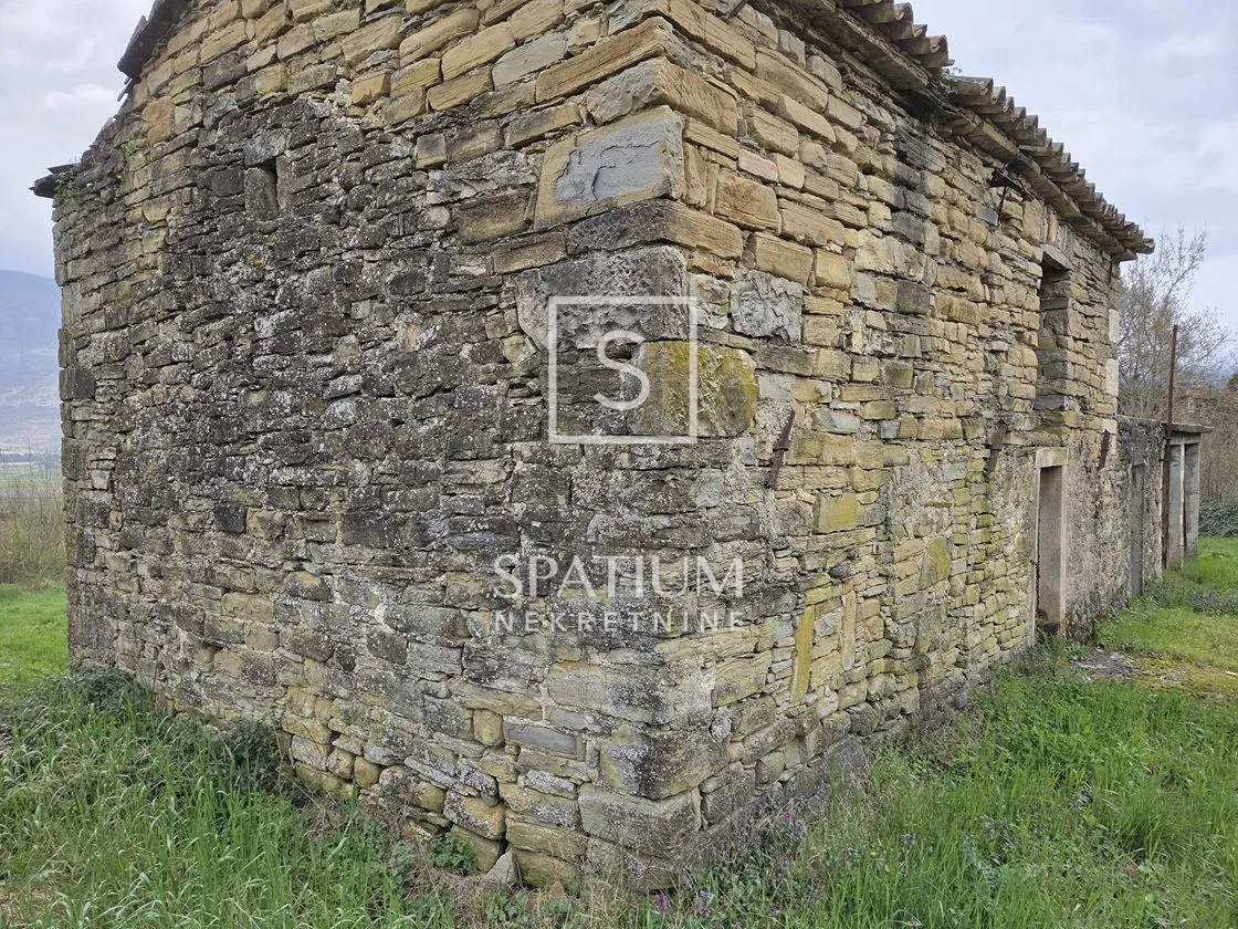 kršan, kamena kuća, zgrada i garaža za renovaciju - slika 2