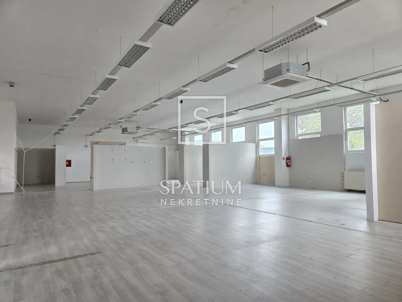 Labin, Poslovna Zgrada Za Najam, 500 M2 U Centru Grada