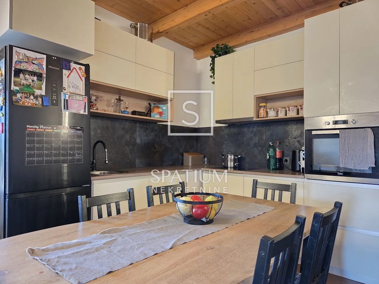 krnica, kamena kuća sa tri apartmana - slika 5