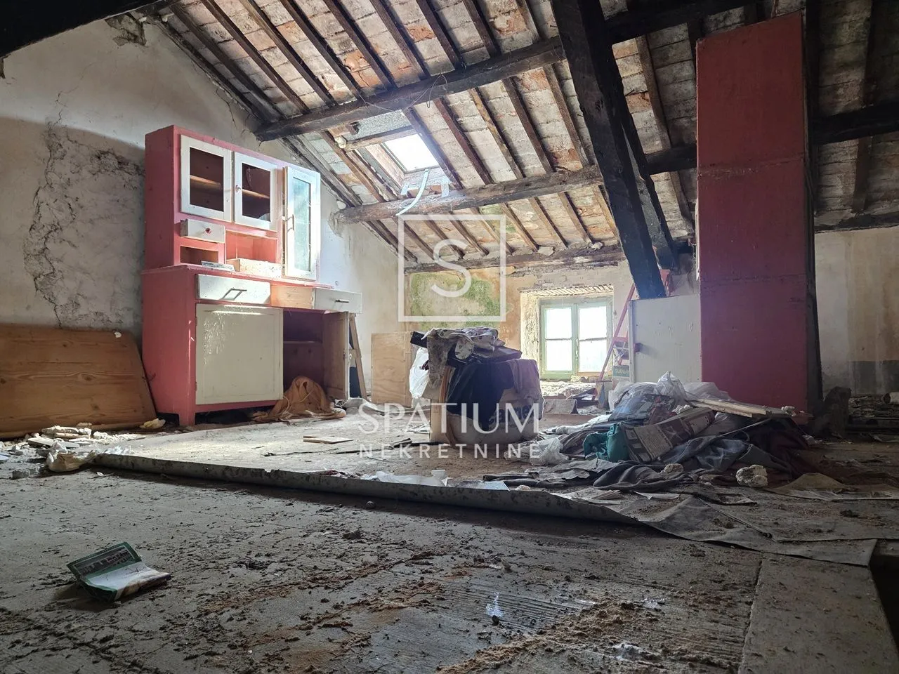 labin, kuća u nizu sa velikim zemljištem - slika 8