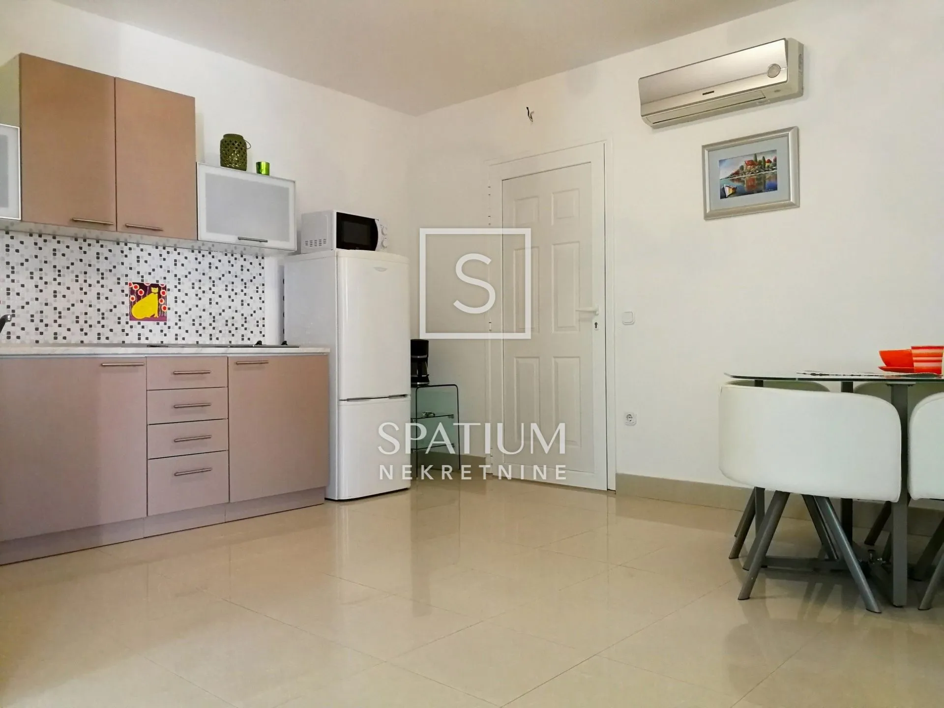 poreč, vila s 10 apartmana, bazen, 500 m od mora - slika 13