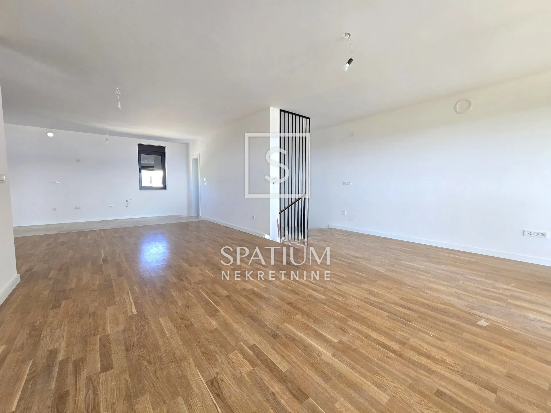 otok krk, grad krk, luksuzni dvoetažni apartman s bazenom - slika 3