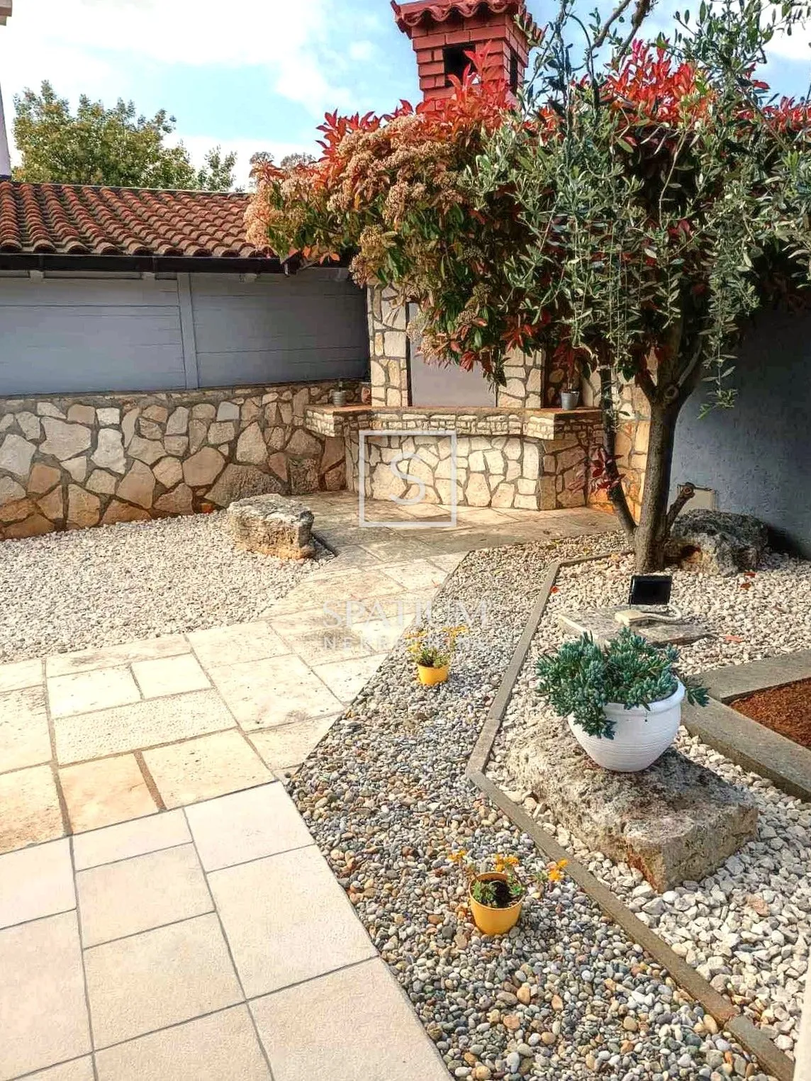 pula, kuća s tri stana na mirnoj lokaciji - slika 2