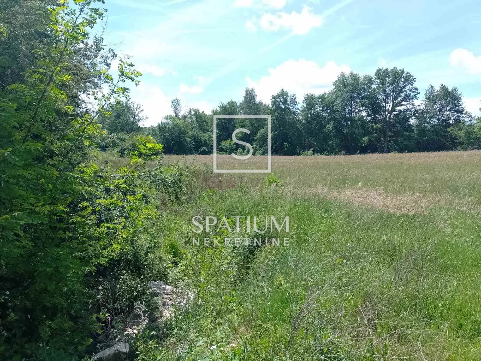 gospić, oranica 21.500 m² na samo 3 minute od centra grada - slika 2