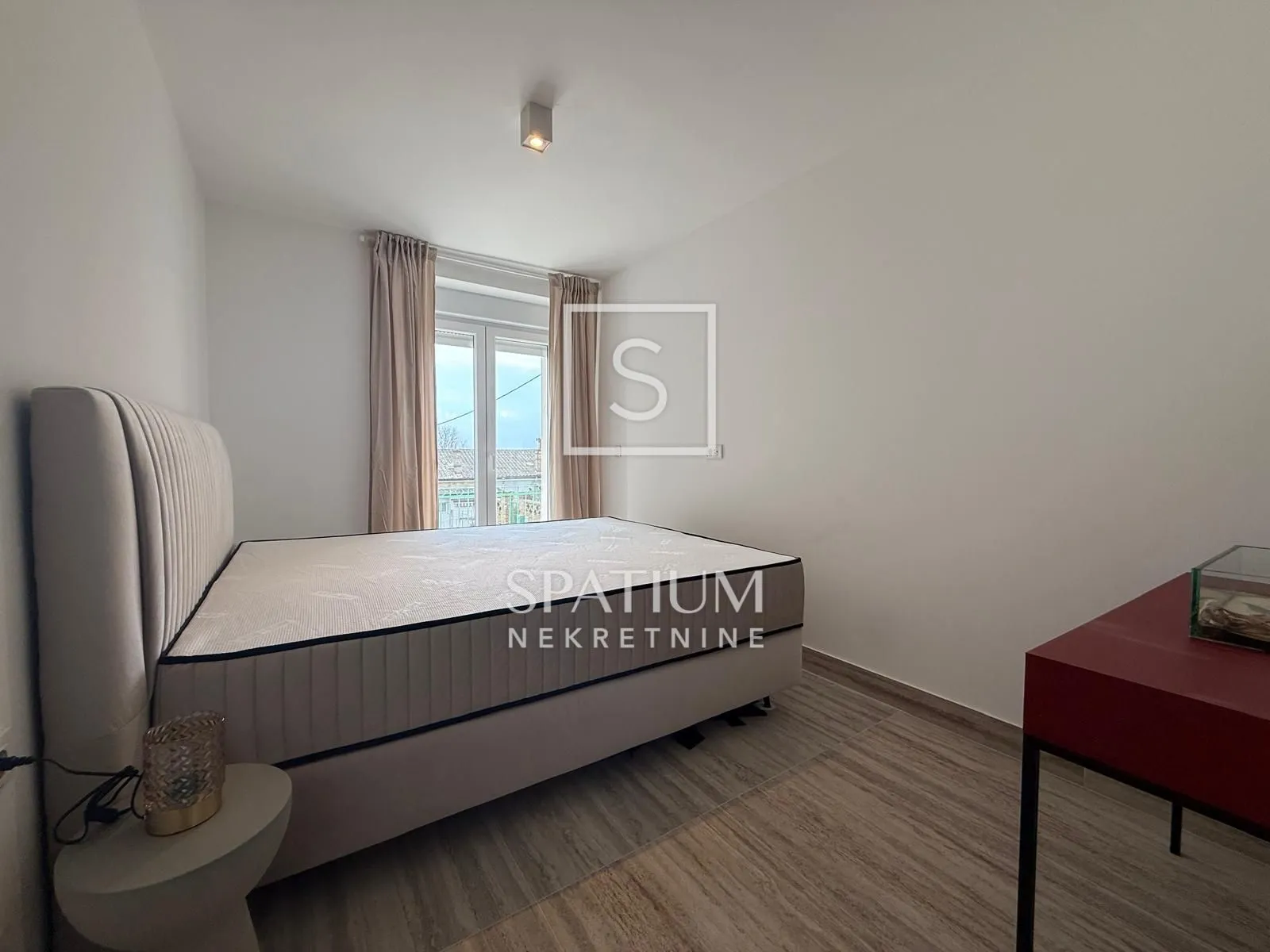 podmurvice, kuća s pet stanova i odvojenim studio apartmanom - slika 11
