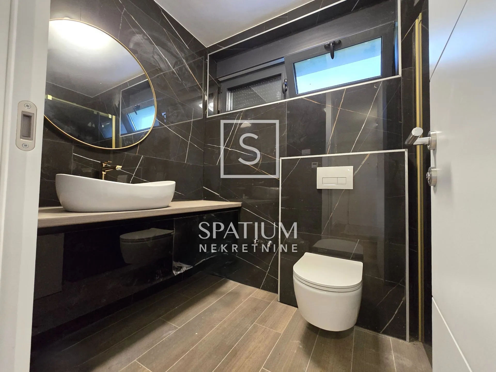 otok krk, grad krk, luksuzni dvoetažni apartman s bazenom - slika 7