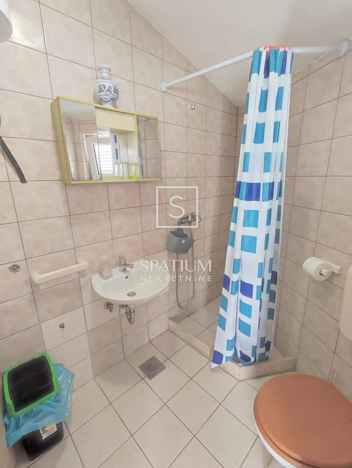 jadranovo, apartmanska kuća s pet stambenih jedinica - slika 8