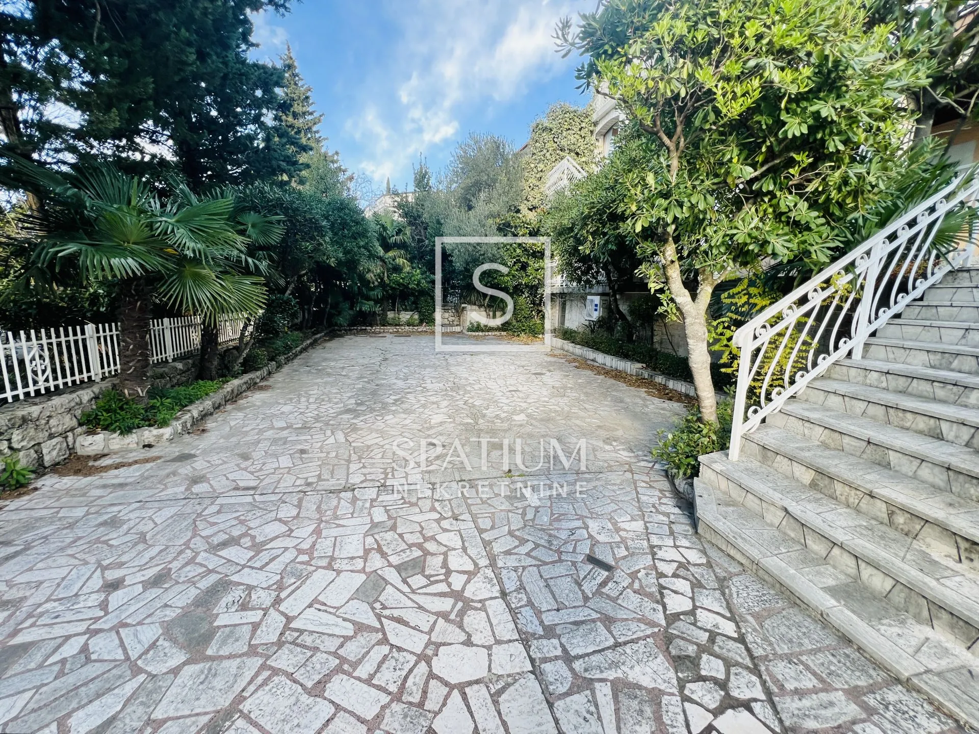 crikvenica, samostojeća kuća s 11 apartmana - slika 15