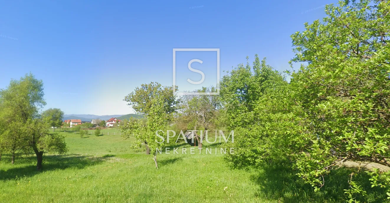 OTOČAC, IMANJE S TERENOM POVRŠINE 9193m2