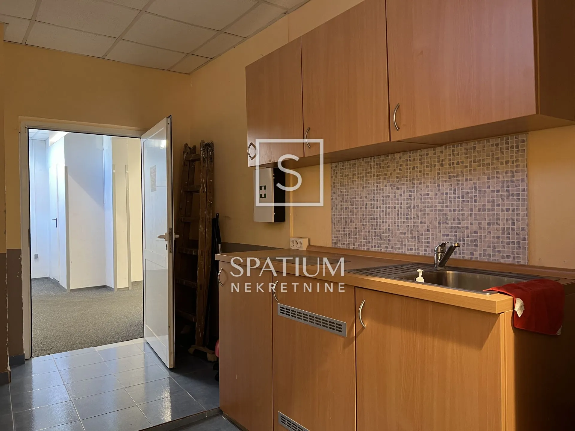 labin, poslovni prostor u centru grada 424 m2 - slika 4
