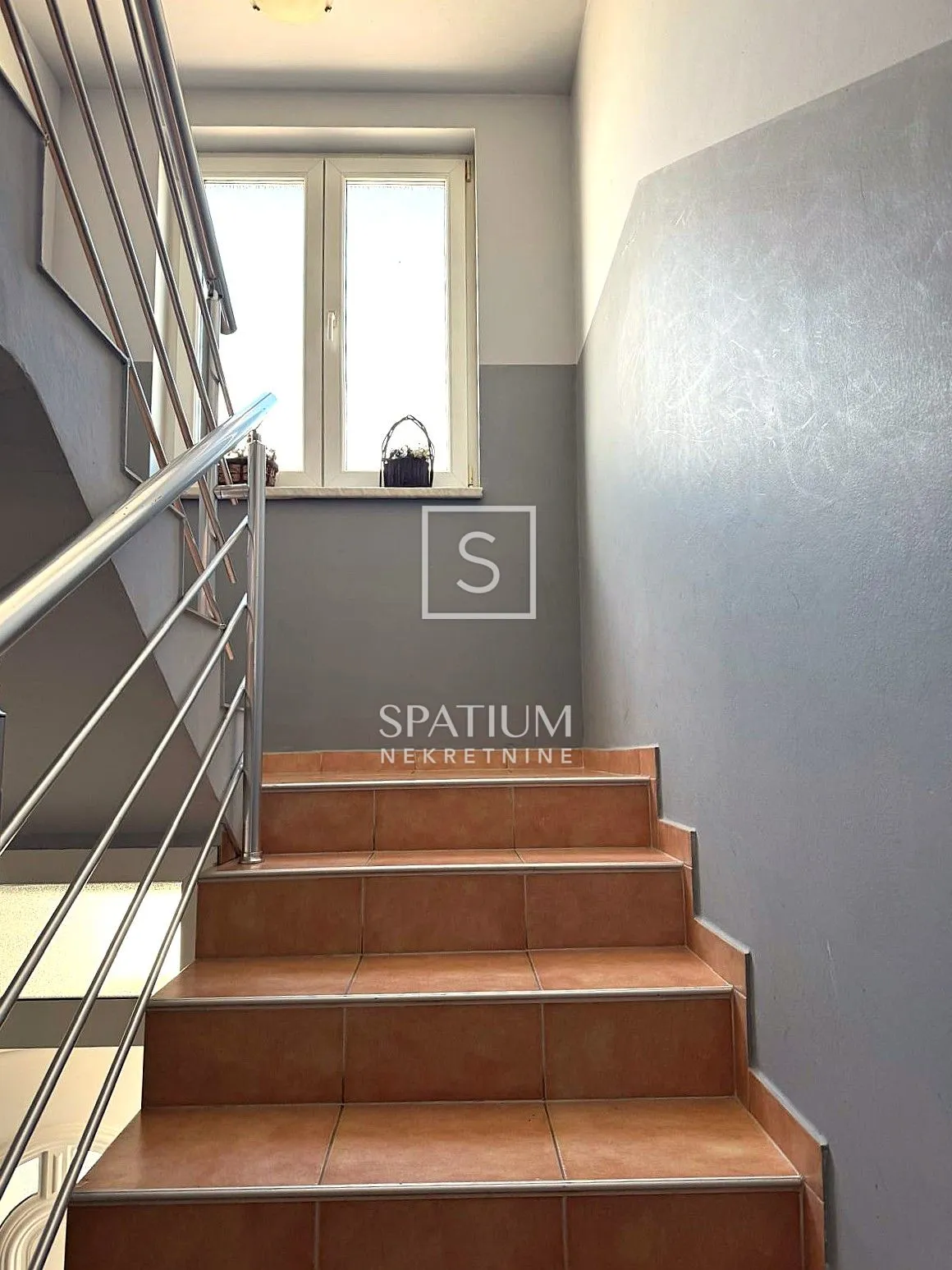 karlovac, stambeno - poslovna kuća s tri stana - slika 13