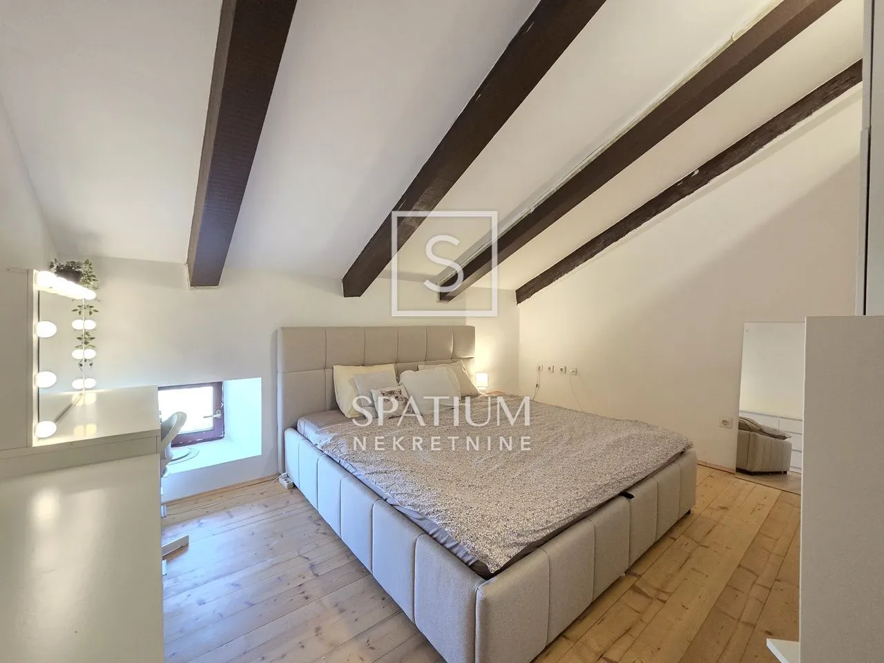 krnica, kamena kuća sa tri apartmana - slika 7